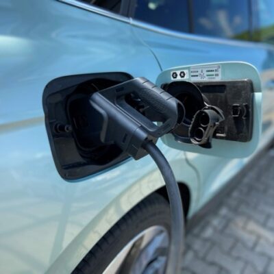 E-Auto wird geladen